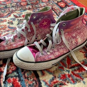 Girls 3.5 women’s 5.5 converse high top sneakers